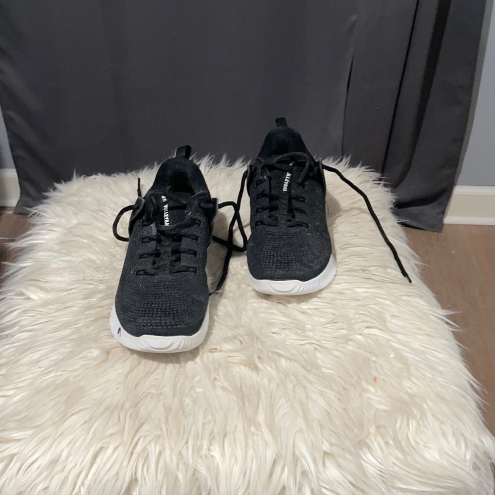 black Nike volleyball shoes